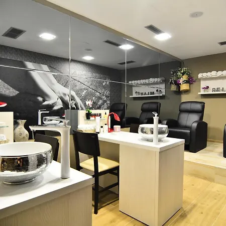 Stela Center Тирана