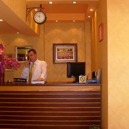 Stela Center Тирана