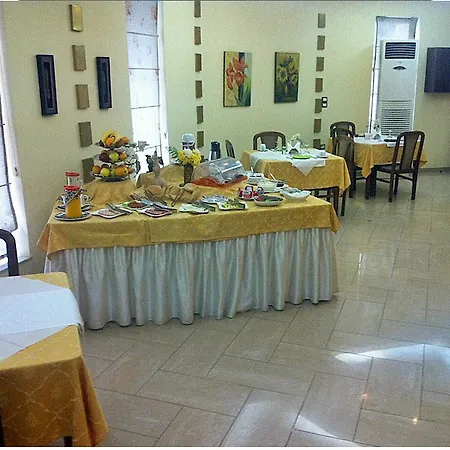 Stela Center Отель Тирана