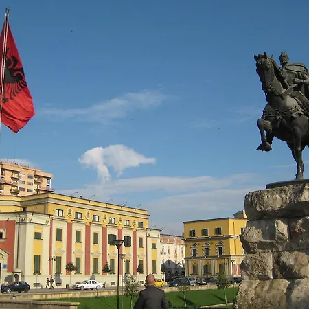 Stela Center Отель Тирана